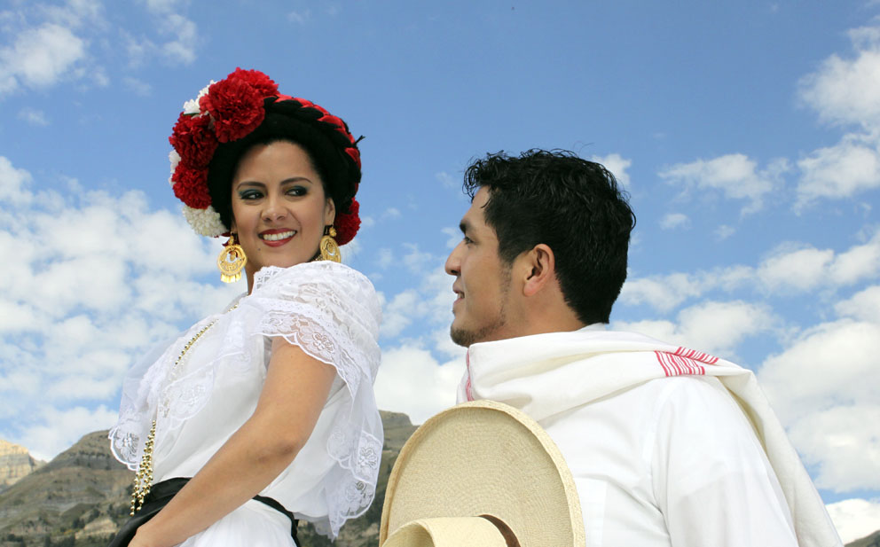 man proposing to woman